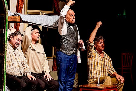 Martin Sobotka, Juraj Bernáth, Jan Přeučil, Lumír Olšovský v komedii Světáci, foto: Lubor Mrázek
